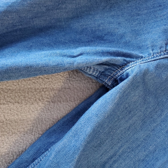 💙 Gap Denim Shirt - Picture 5 of 7